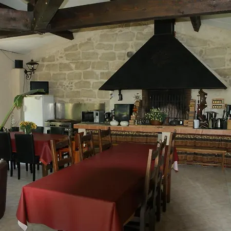 Bed & Breakfast Voyage Du Mas Des Fontaines 4*