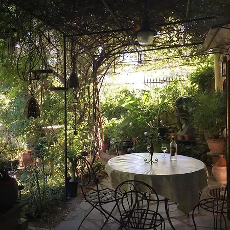 Chambre Voyage Du Mas Des Fontaines Bed & Breakfast *