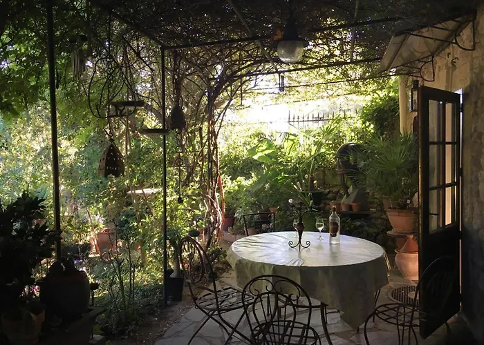 Voyage Du Mas Des Fontaines Bed & Breakfast 4*